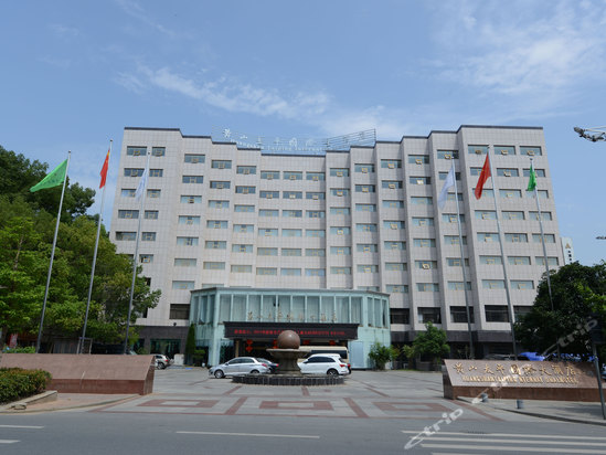黄山太平国际大酒店位于黄山北麓黄山区城区内,地处两山
